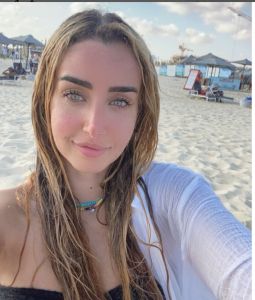 اتفرج – هنا الزاهد تشوق جمهورها للصيف بهذه الصورة الجريئة