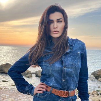 شاهد .. بالصورة- نادين الراسي بإطلالة من البحر وتوجه هذه الرسالة