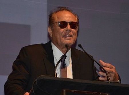 تداول صورة قبر الفنان الكبير “محمود عبد العزيز” – شاهد