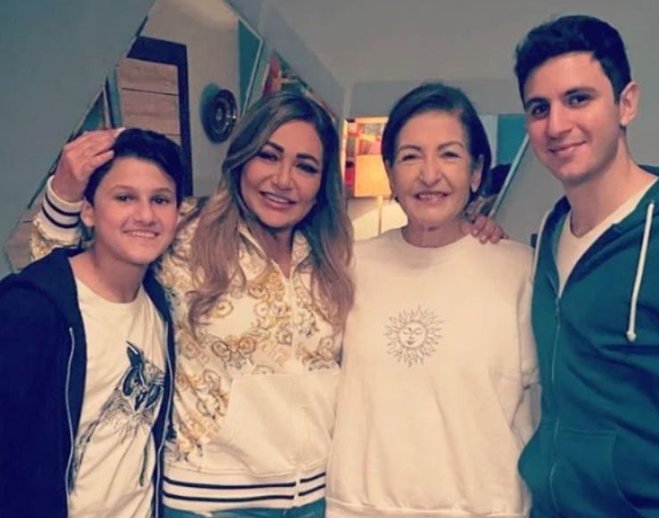 ليلي علوي تخطف الانظار من كواليس مسلسل ” دنيا تانية”- شاهد