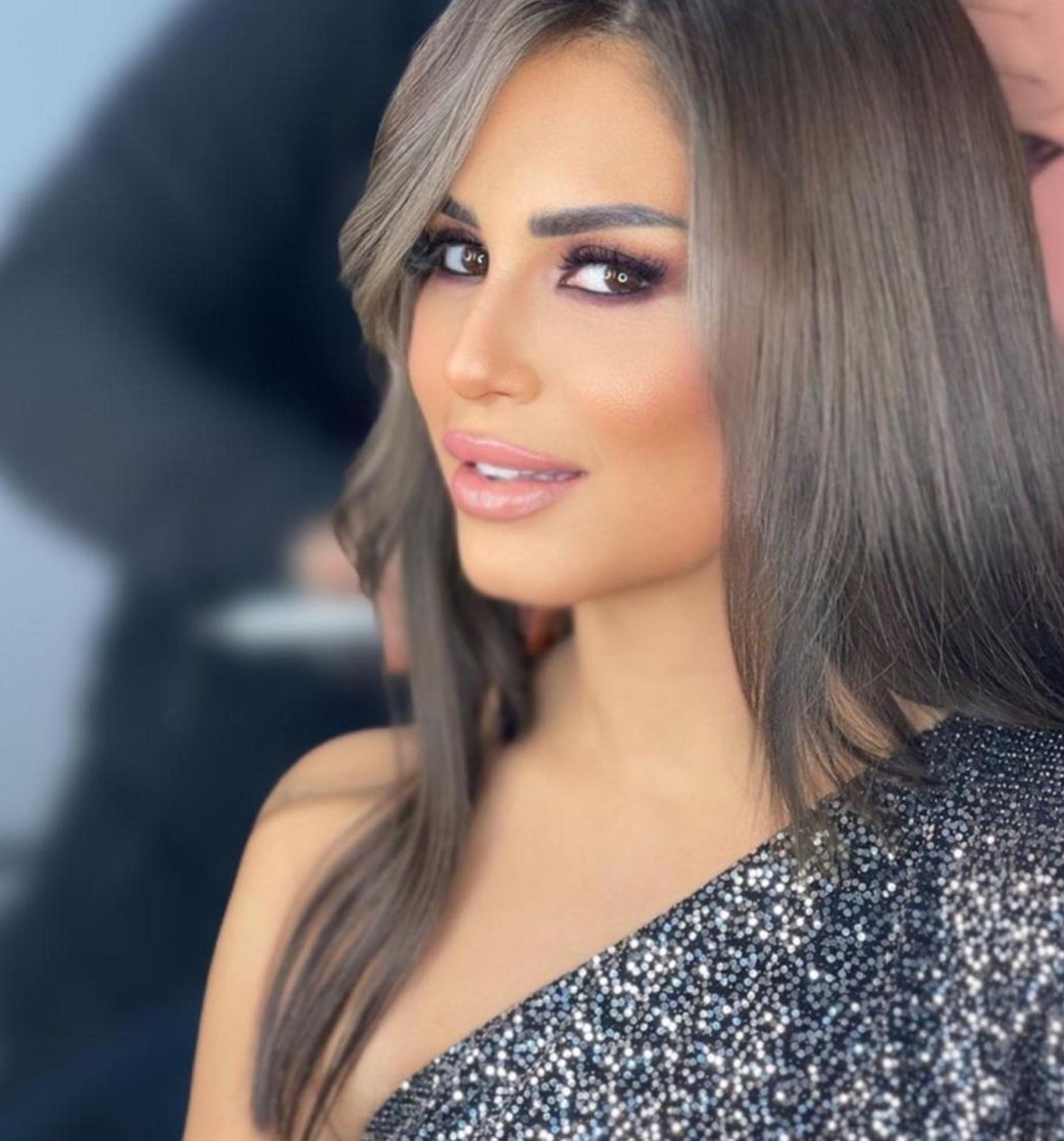 منة فضالي تهنئ الأقباط بعيد القيامة:” كل سنة واخواتنا طيبين”