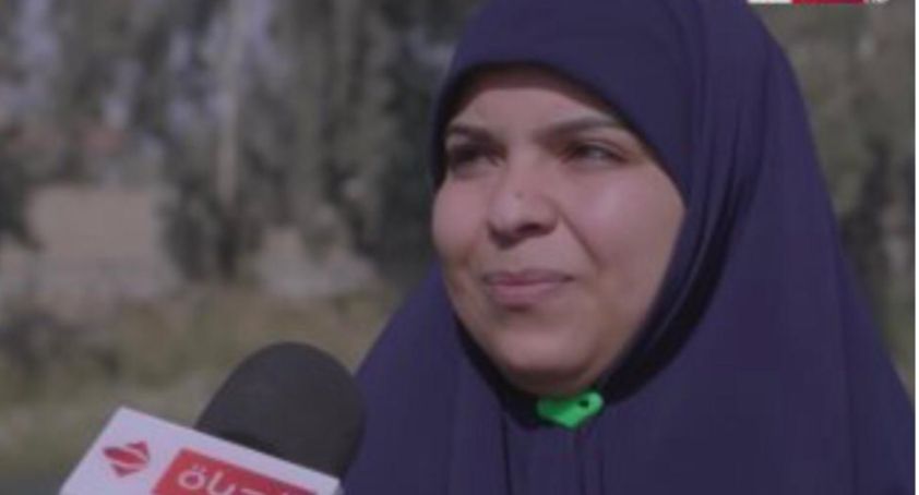 واحد من الناس يرسم البسمة ويهدي سيدة مبلغ 5000 جنيه