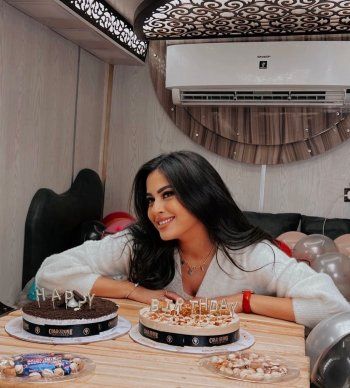 شاهد .. بالصور- ميرنا نور الدين تحتفل بعيد ميلادها وإطلالتها حديث المتابعين