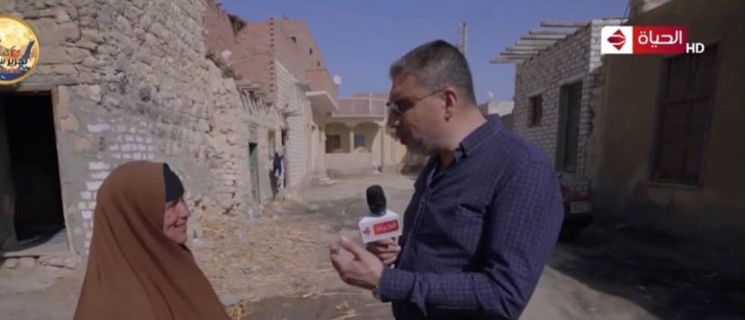 واحد من الناس يجير خاطر سيدة بمبلغ 5000 جنيه