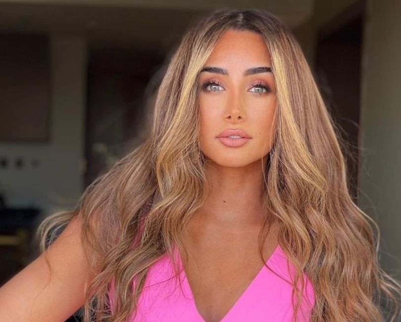 لعشاق اللون الوردي.. هنا الزاهد هتعلمك ازاي تنسقيه في استايلك- شاهد