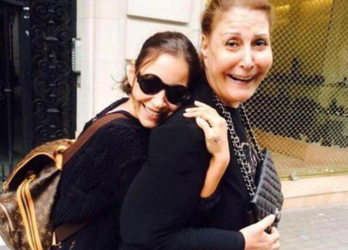 بتهمة الإهمال الطبي – حبس ممرضتين بسبب والدة منة شلبي