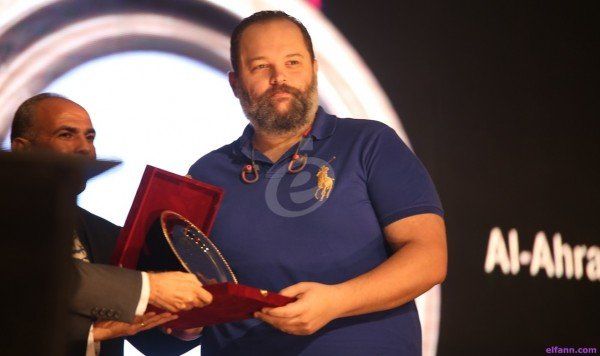 شاهد .. بالصورة - محمد محمود عبد العزيز ينشر صورة لقبر والده