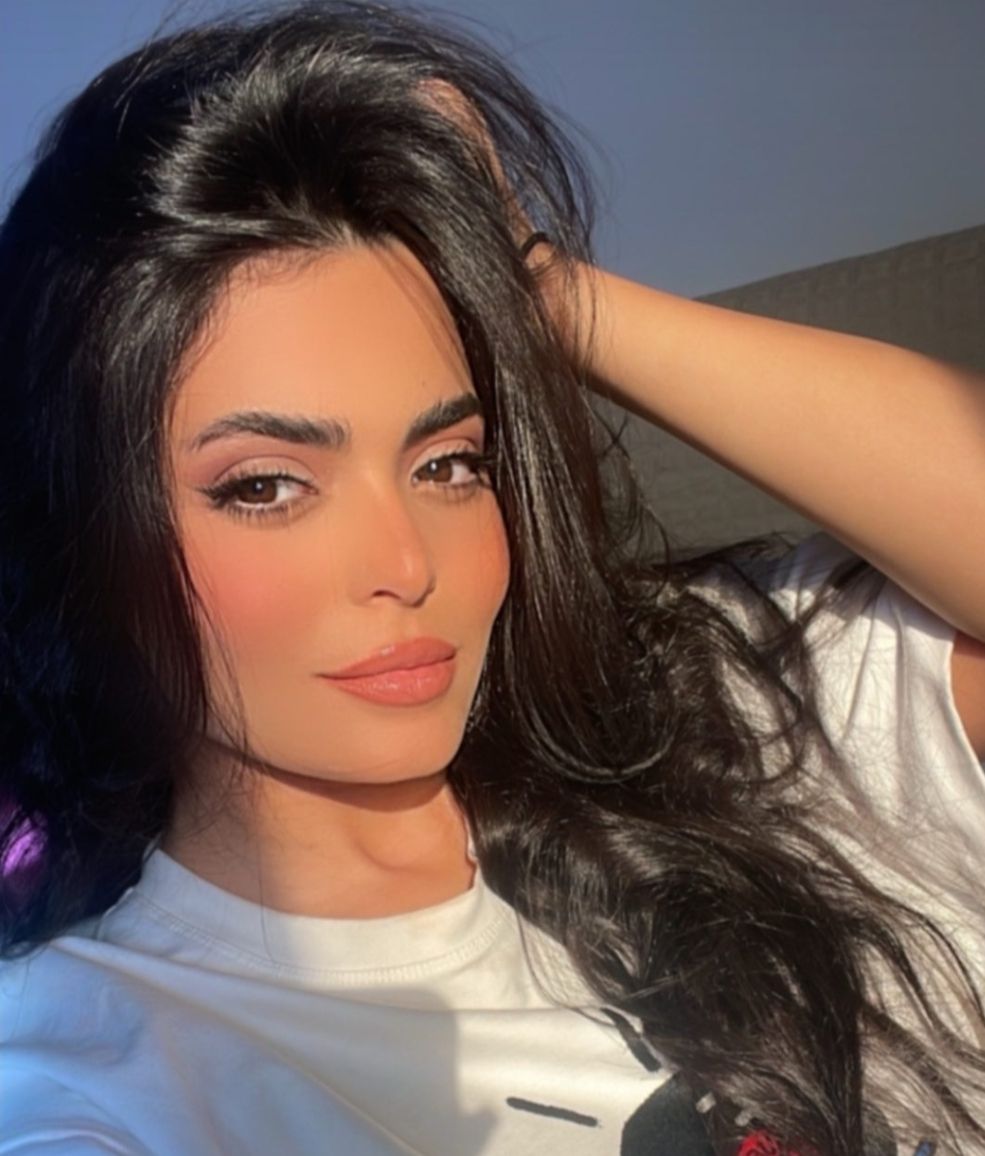 أسماء جلال تخطف الانظار بصورة سيلفي- شاهد