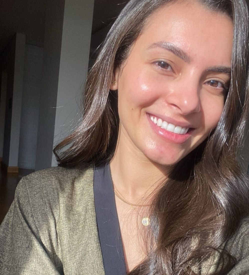 كارمن سليمان تتألق بإطلالة مشرقة بدون مكياج- اتفج