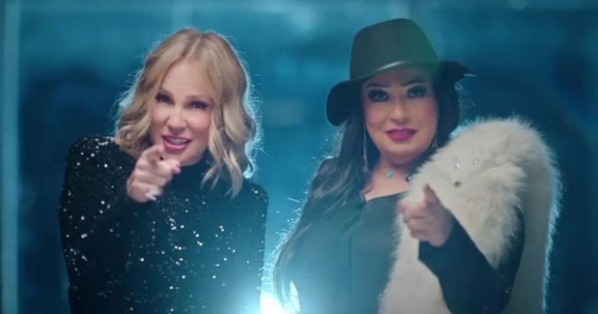 شاهد .. خاص- شيرين رضا وفيفي عبده يتسببان في أزمة مرورية