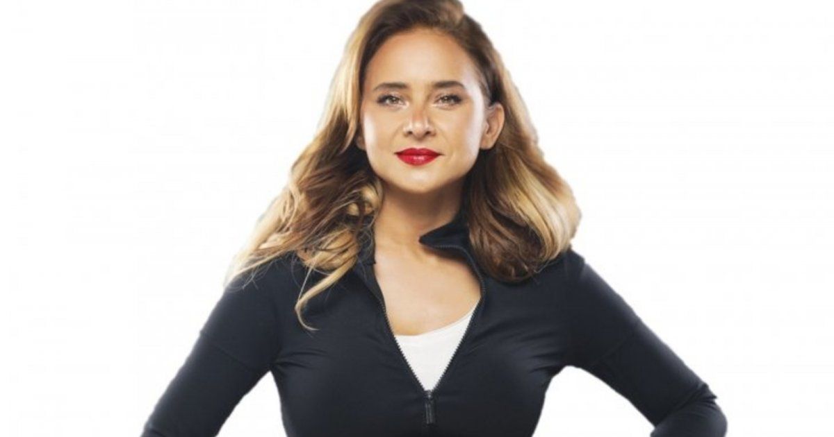 شاهد .. نيللي كريم تتغزل بزوجها هشام عاشور باللغة الروسية