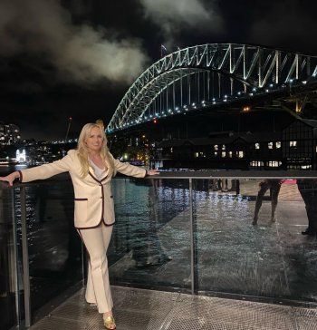 شاهد .. بالصور - ريبيل ويلسون تساهم في إفتتاح مسرح الشباب الأسترالي