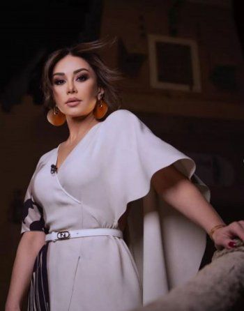 شاهد .. كاريس بشار بإطلالة حابسة للأنفاس.. والجمهور يتفاعل