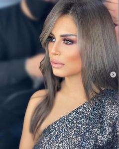 اتفرج – البرنسيسة منة فضالي تتألق بفستان لامع