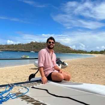 شاهد .. ناصيف زيتون يستمتع بعطلته على أحد الشواطئ.. وهذا ما قاله