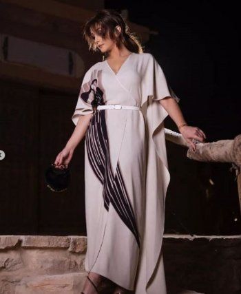 شاهد .. كاريس بشار بإطلالة حابسة للأنفاس.. والجمهور يتفاعل