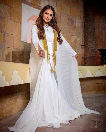 شاهد .. نيللي كريم بإطلالة رمضانية مدهشة باللون الأبيض.. والجمهور يشيد