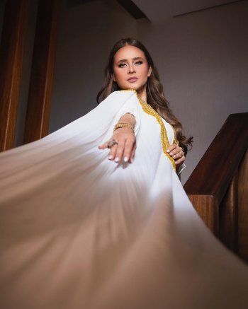 شاهد .. نيللي كريم بإطلالة رمضانية مدهشة باللون الأبيض.. والجمهور يشيد