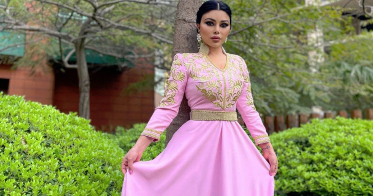 شاهد .. هيفا وهبي تتألق بقفطان مغربي باللون الزهري