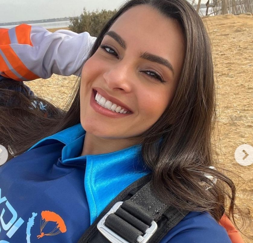 كارمن سليمان تستمتع بتجربة سكاي دايفينج – فيديو وصور