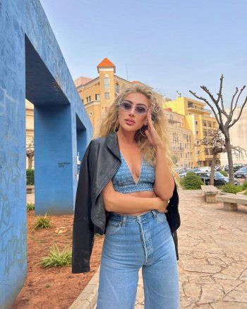 شاهد .. مايا دياب بإطلالة لافتة للأنظار.. والجمهور يشيد بها