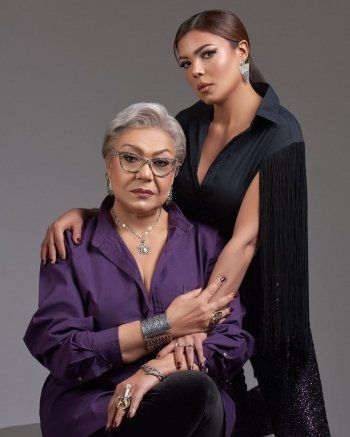 شاهد .. بالصورة - هكذا إحتفلت ناهد السباعي عيد ميلاد والدتها