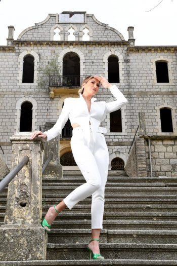 شاهد .. كريستينا صوايا تتألق باللون الأبيض.. شاهدوا إطلالاتها