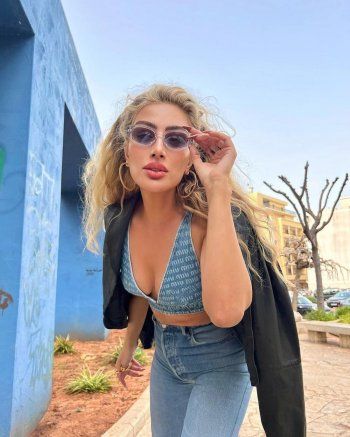 شاهد .. مايا دياب بإطلالة لافتة للأنظار.. والجمهور يشيد بها