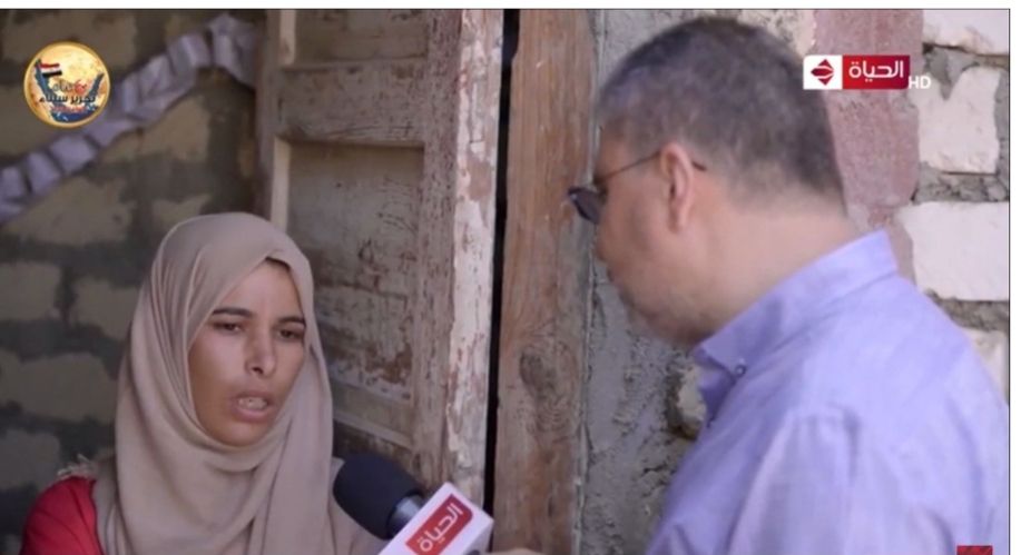 واحد من الناس يجبر خاطر الست منار بمبلغ ٧ الاف جنيه لعلاج ابنتها