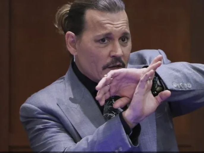 النجم العالمي جوني ديب : زوجتي تضربني