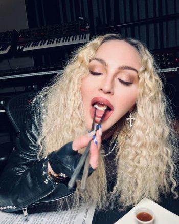 شاهد .. مادونا بلوك مختلف وحركاتها تثير الجدل