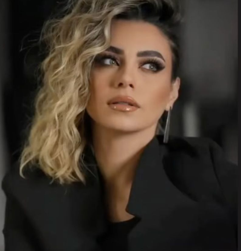 الاسود يليق بك.. نور قدري تسحر متابعيها بإطلالة جذابة- شاهد