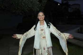 شاهد .. خاص بالصور- خبيرة التجميل سارة خباز تجمع هلا المرّ وأرز الشدياق وبرناديت حديب