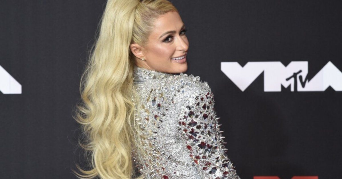 شاهد .. فيديو مضحك لـ باريس هلتون يتصدر الترند.. وما علاقة حارسها الشخصي؟