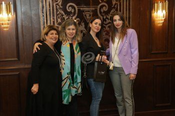 شاهد .. خاص بالصور- خبيرة التجميل سارة خباز تجمع هلا المرّ وأرز الشدياق وبرناديت حديب