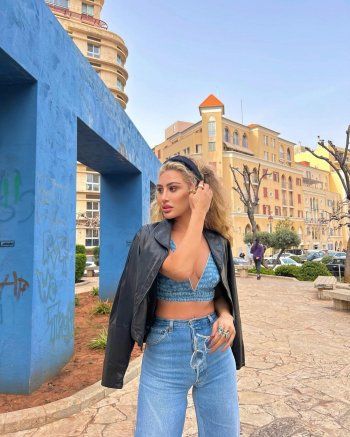 شاهد .. مايا دياب بإطلالة لافتة للأنظار.. والجمهور يشيد بها