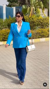 اتفرج – فيفي عبده “بتتمخطر” في الشارع بالأزرق الجذاب