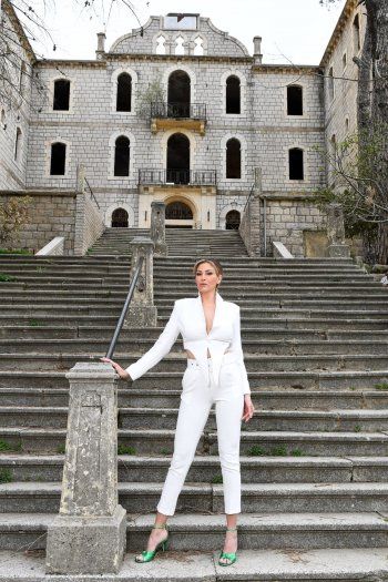 شاهد .. كريستينا صوايا تتألق باللون الأبيض.. شاهدوا إطلالاتها