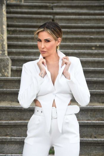 شاهد .. كريستينا صوايا تتألق باللون الأبيض.. شاهدوا إطلالاتها