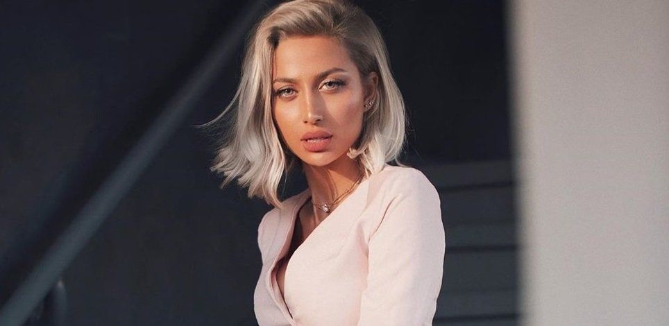 شاهد .. مودل روز منهارة وتنهال بالدعوات على طليقها وتصفه بأنه حشرة-بالفيديو