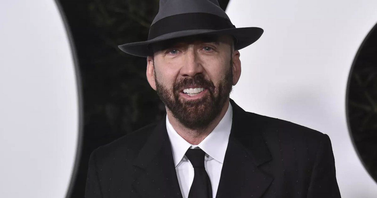 شاهد .. نيكولاس كيدج يكشف عن إمتلاكه "أفعى برأسين".. وهذا ما أنفقه لشرائها