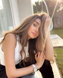 اتفرج – هنا الزاهد تبهر جمهورها بإطلالة غير متوقعة