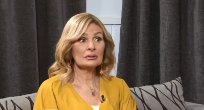 يسرا تخطف الأنظار بالجلباب الأزرق الرمضاني – شاهد