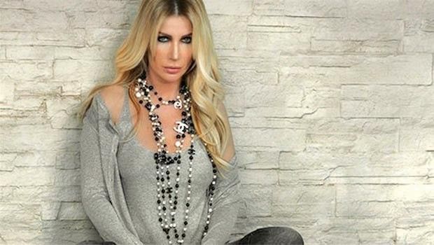 المغنية التركية سيدا سایان إتجوزت من سن عيالها