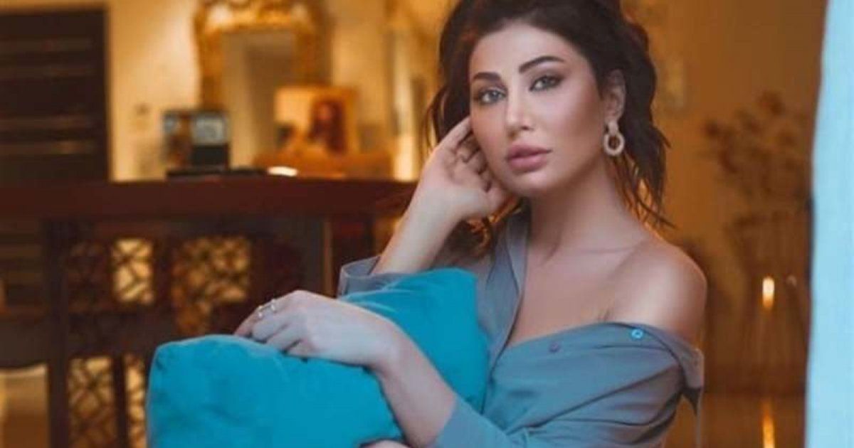 شاهد .. هبة نور تخطف الأنظار بصورة مع إبن شقيقها