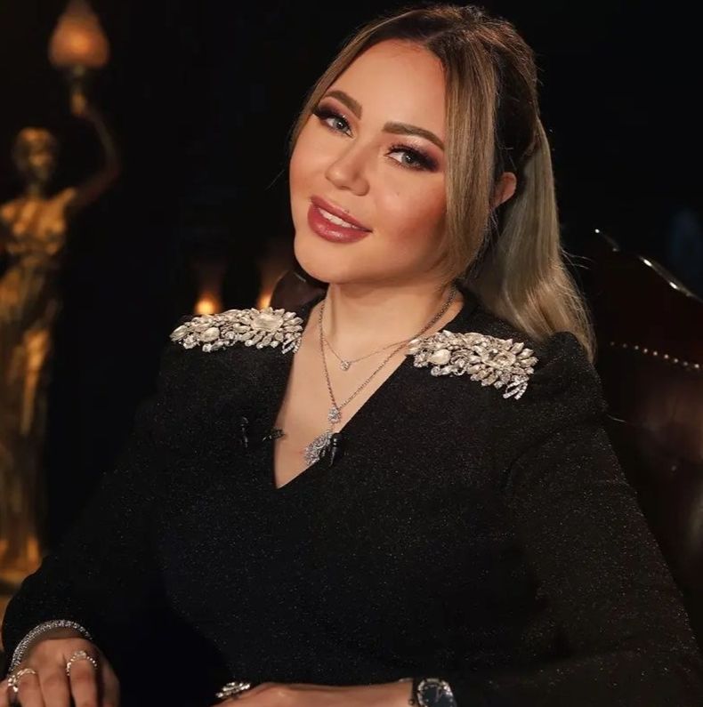 الاسود يليق بك .. أسماء ابراهيم تسحر متابعيها من كواليس حبر سرى – شاهد