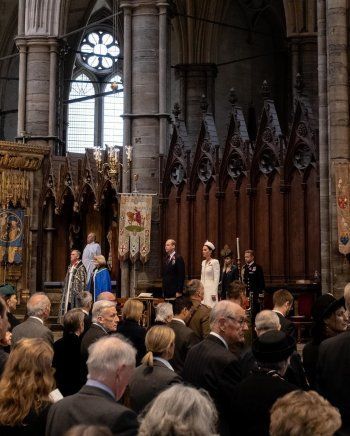 شاهد .. بالصور - دوقة كمبريدج كيت ميدلتون والأمير ويليام يحضران في ذكرى شهداء الجيش