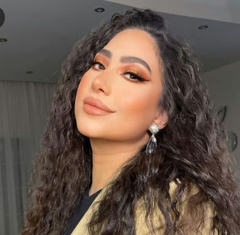 بوسي تخطف الانظار بمكياج صاخب – شاهد