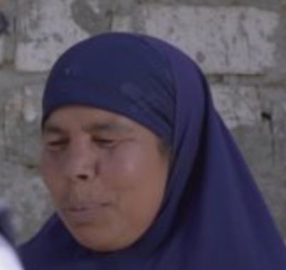 واحد من الناس يجير خاطر الست سليمة بمبلغ ٥ الاف جنيه لعلاج زوجها