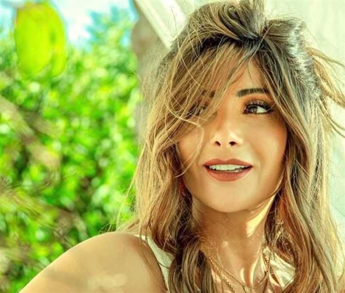 بالصور – منى زكي وزنها زاد و الغزالة مبقتش رايقة خالص